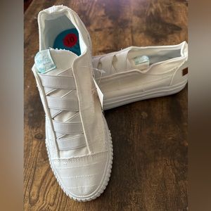 Blowfish Women’s Size 10 Slip On Sneakers NWT